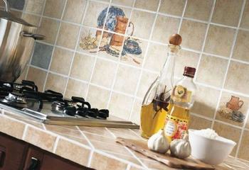 Укладка плитки, керамогранита в кухне на рабочей поверхности