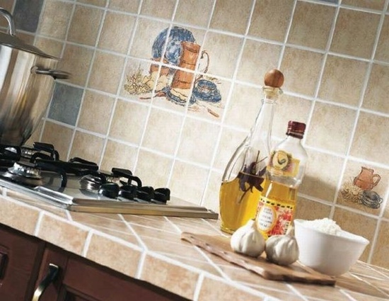 Укладка плитки, керамогранита в кухне на рабочей поверхности